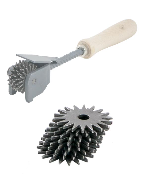 SET OF REPLACEMENT-RESISTANT WHEELS